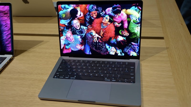 Ngoại hình tổng thể của MacBook Pro M3 Series có nhiều điểm tương đồng với các thế hệ trước. Nguồn: Matthew Moniz.